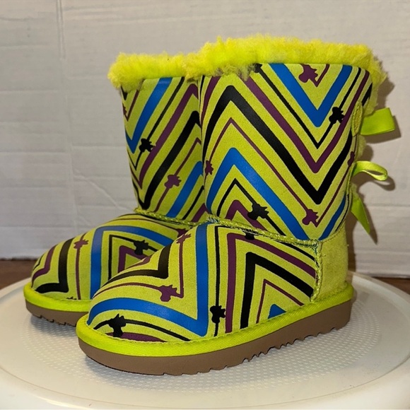 🆕UGG Bailey Bow II Galactic Print Boots - Picture 1 of 10